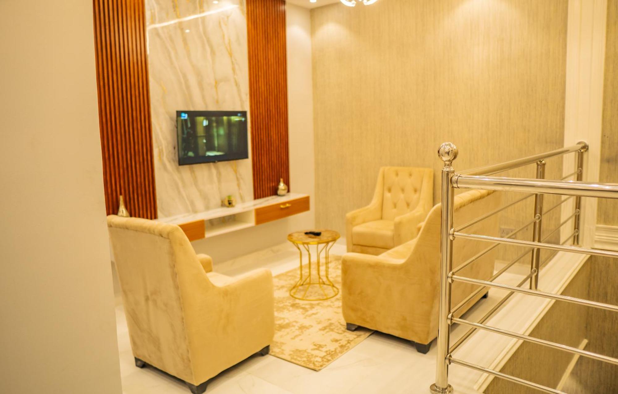 Ojaja Suites By Perennia Akure Kültér fotó